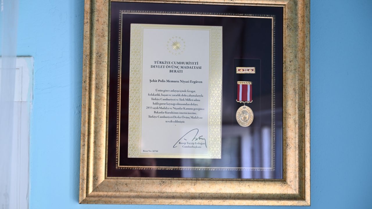 FETÖ'NÜN DARBE GİRİŞİMİNİN 9. YILI - Silah arkadaşları şehit polisin annesini 9 yıldır yalnız bırakmıyor