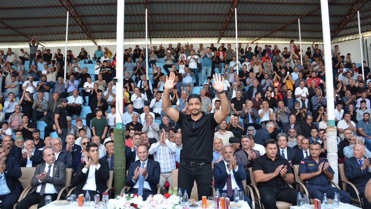 Kahramanmaraş'ta '47. Afşin Eshab-ı Kehf Kültür ve Karakucak Güreş Festivali' düzenlendi