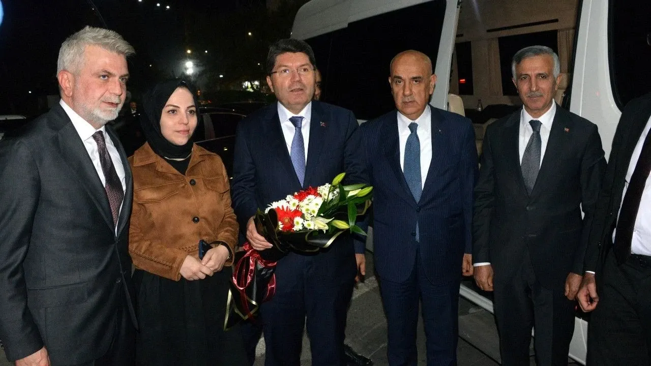 Adalet Bakanı Tunç, Kahramanmaraş Büyükşehir Belediyesi'ni ziyaret etti