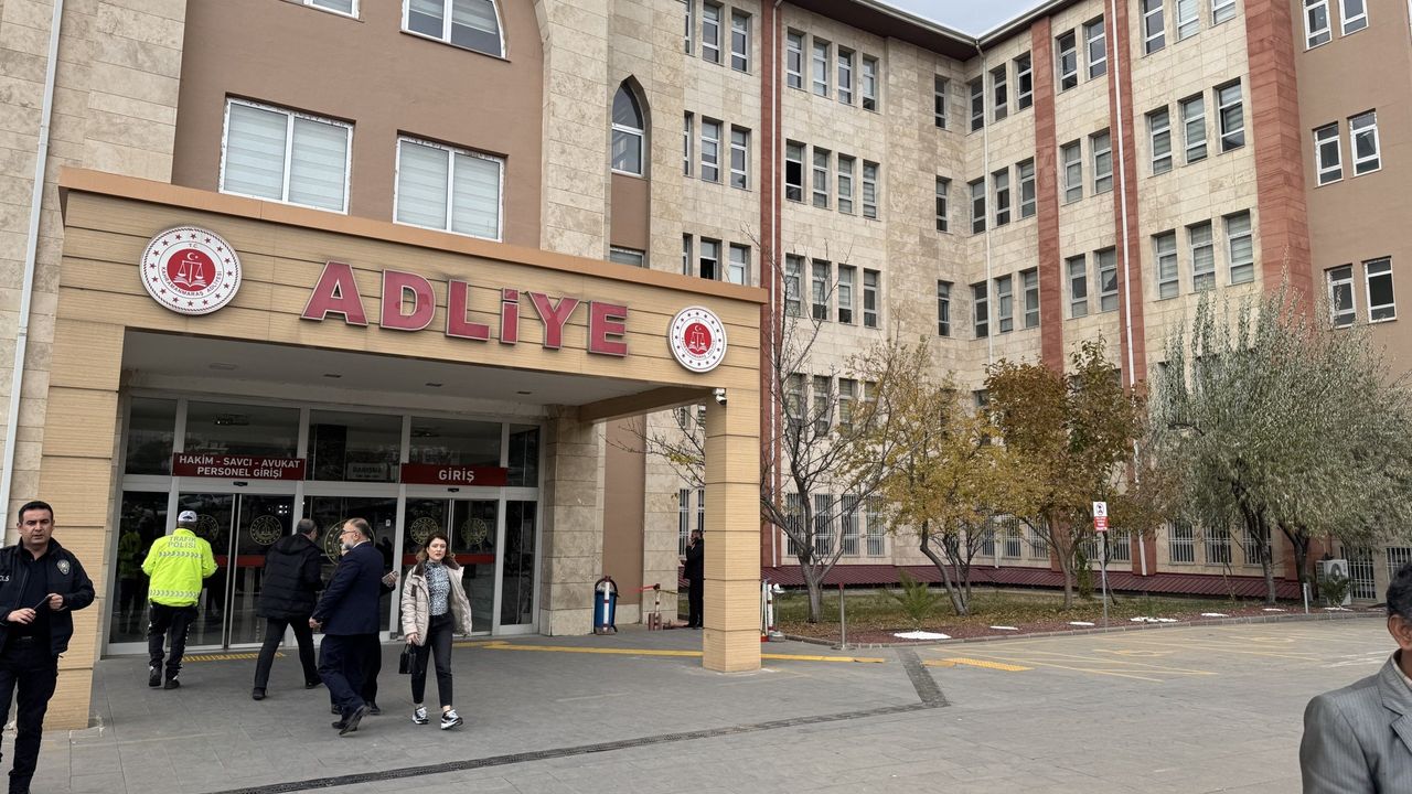 Depremde 150 kişinin öldüğü Palmiye Sitesi'ne ilişkin davaya devam edildi