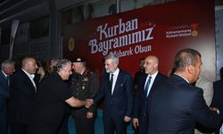 Geleneksel Bayramlaşma Töreninde Şehir Protokolü ve Vatandaşlar Bir Araya Geldi