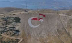 Kahramanmaraş'ın zirvesine dev Türk bayrağı ve İstiklal Madalyası işleniyor
