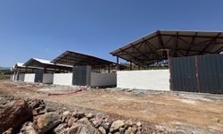 Kahramanmaraş'ta depremzede besicilere yapılan 537 ahır yıl içinde teslim edilecek