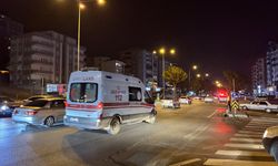 Kahramanmaraş'ta polis aracı ile otomobilin çarpıştığı kazada 2'si polis 5 kişi yaralandı