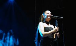 Fuarın Zirve Gecesi; Merve Özbey Sahneye Damga Vurdu