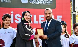 Mesut Şahinkanat’a Hayırseverlik Plaketi