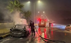Seyir halindeki otomobilde çıkan yangın söndürüldü