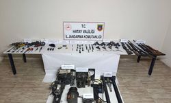 Hatay'da bir evde ruhsatsız 8 tabanca ve 4 av tüfeği ele geçirildi