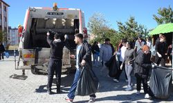 “Temiz çevre sağlıklı nesil” projesiyle öğrenciler çöp topladı