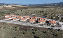Osmaniye'de yapımı tamamlanan 12 köy evi depremzedelere teslim edildi