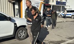 Adana merkezli göçmen kaçakçılığı operasyonunda yakalanan 4 zanlı tutuklandı