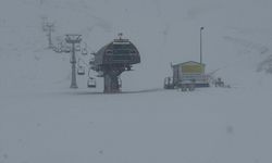 Yedikuyular Kayak Merkezi'nde kar kalınlığı yarım metreye ulaştı