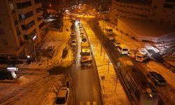 Büyükşehir, Arterlerde Buzlanmanın Önüne Geçmek İçin Çalışmalarını Durmaksızın Sürdürüyor