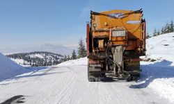 Büyükşehir, Kırsalda da Karla Mücadelesini Kesintisiz Sürdürüyor