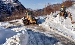 Onikişubat Belediyesi’nden kırsalda kesintisiz ulaşım için 7/24 karla mücadele