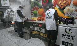 Hayrat İnsani Yardım Derneği Kahramanmaraş'ta günde 1200 kişilik iftarlık dağıtıyor