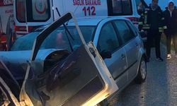 İki otomobilin çarpıştığı kazada 1 kişi öldü, 6 kişi yaralandı