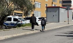 Kahramanmaraş'ta saldırıya uğrayan okuldaki öğrencilerin eşyaları velilere teslim ediliyor