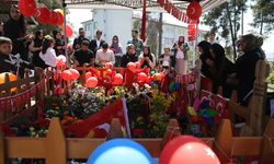 Kahramanmaraş'ta okul saldırısında hayatını kaybeden çocuklar 23 Nisan'da mezarları başında anıldı