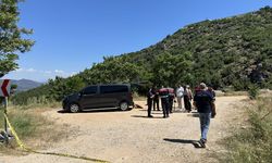 Park halindeki araçta 2 genç ölü bulundu