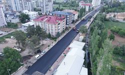 Büyükşehir’den Elbistan Pınarbaşı Caddesi’nde Kesintisiz Asfalt Mesaisi