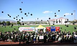 Pazarcık Meslek Yüksekokulu'nda Mezuniyet Heyecanı