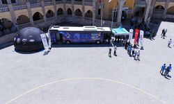 Pusula Maraş’ın Bilim Otobüsü Elbistan’da Gençleri Keşif Yolculuğuna Çıkardı