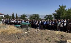 Adana'daki kazada hayatını kaybeden anne ile oğlunun cenazesi Kahramanmaraş'ta toprağa verildi