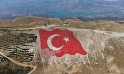 Dünyanın en büyük Türk Bayrağı, yeniden ilk günkü görkemine kavuştu