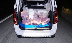 Sağlıksız koşullarda taşınan 877 kilogram sakatat ele geçirildi