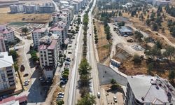 Büyükşehir Ekipleri Afşinbey Caddesi’nde Temizlik Mesaisinde