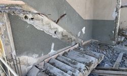Mersin'de çöken beton merdivenin altında kalan işçi yaşamını yitirdi