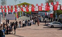 Şermin Yaşar, Kitap Fuarı’nda Okurlarıyla Buluştu