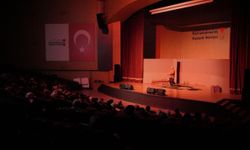 Büyükşehir’den Tiyatroseverlere Kahkaha Dolu Akşam