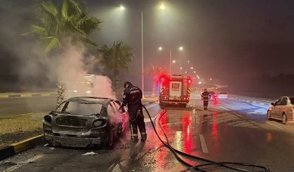 Seyir halindeki otomobilde çıkan yangın söndürüldü