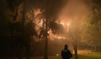 Antalya'da zincir markette çıkan yangın hasara yol açtı