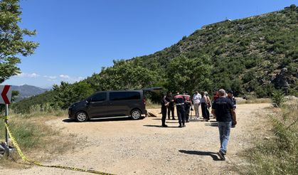 Park halindeki araçta 2 genç ölü bulundu