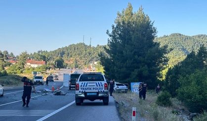 Otobüs ile otomobilin çarpıştığı kazada 1 kişi öldü, 12 kişi yaralandı