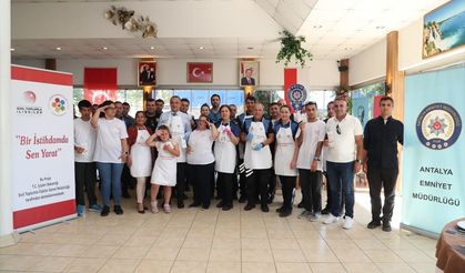 Polisler ve özel gereksinimli bireyler sabun atölyesinde bir araya geldi
