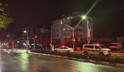 Burdur'da iki aracın çarpıştığı kazada 12 öğrenci hafif yaralandı