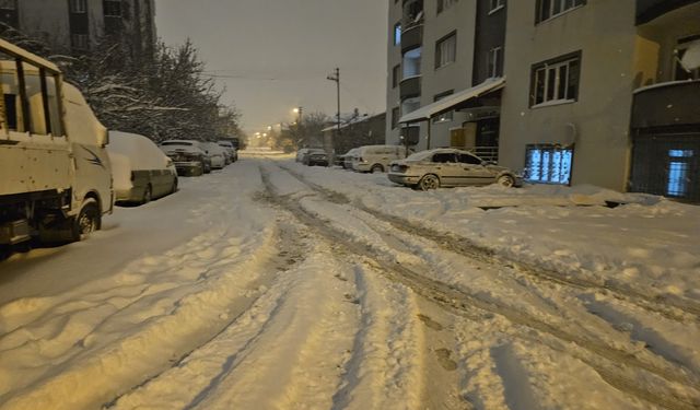 Kahramanmaraş'ın yüksek kesimlerinde ve 5 ilçede kar yağışı etkili oldu