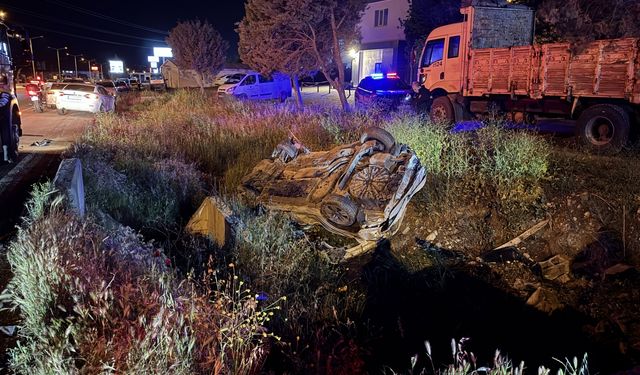 Kahramanmaraş'ta takla atan otomobildeki 1 kişi öldü, 1 kişi yaralandı