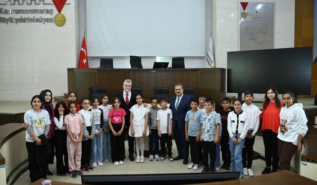 Başkan Görgel, Koltuğu Minik Başkan Mina Nur’a Devretti