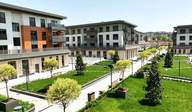Bakan Kurum, yeniden inşa edilen Azerbaycan Mahallesi ve Ebrar Sitesi'nin görüntülerini paylaştı