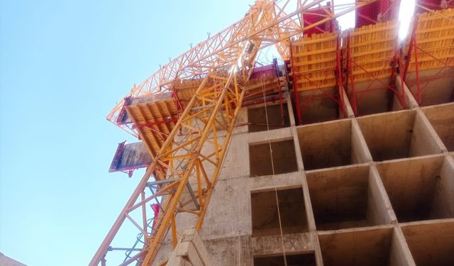 Kahramanmaraş'ta devrilen kule vincin operatörü öldü