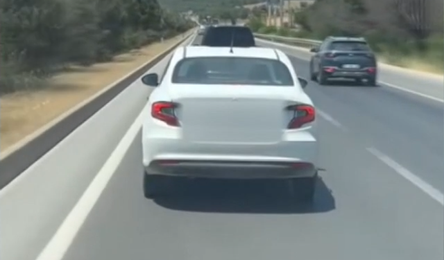 Kahramanmaraş'ta ambulansa yol vermeyen sürücü cep telefonuyla kaydedildi