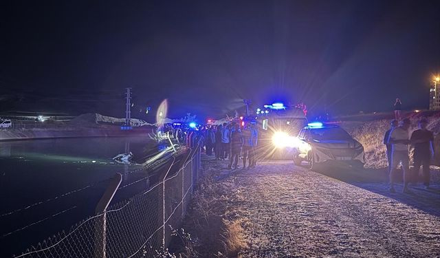 Kahramanmaraş'ta sulama kanalına devrilen otomobildeki baba ve oğlu öldü, 2 kişi yaralandı