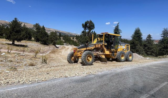 Büyükşehir’den Çağlayancerit Boylu’da Yol Çalışması