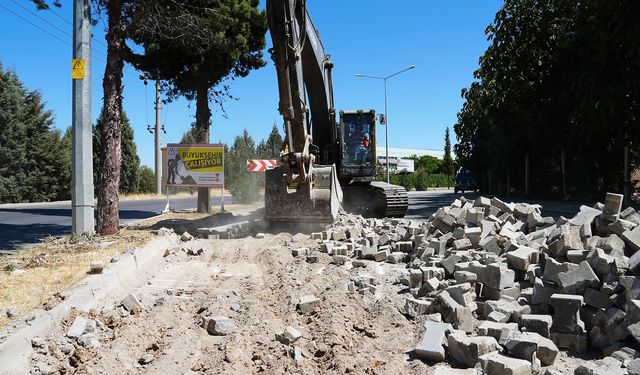 Büyükşehir, Onikişubat’ta OSB ve 2 Mahallenin Daha Ulaşımını İyileştiriyor