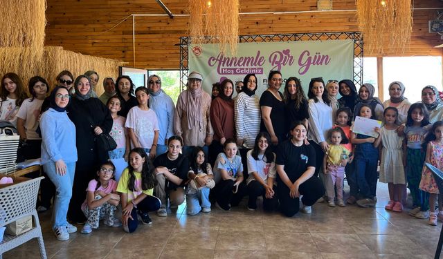 Anne ve Kızlar Doğada Buluştu; Eğlence ve Sevgi Dolu Bir Gün
